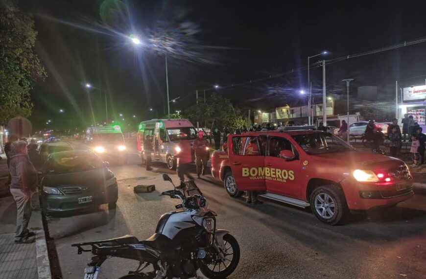 Una mujer lucha por su vida tras ser atropellada por una motocicleta sobre avenida 1º marzo