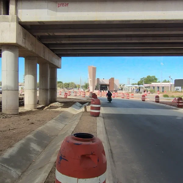 El gobierno nacional reconoció que hay retrasos en los pagos a la constructora del puente sobre el Chacho, pero negó retrasos en la obra
