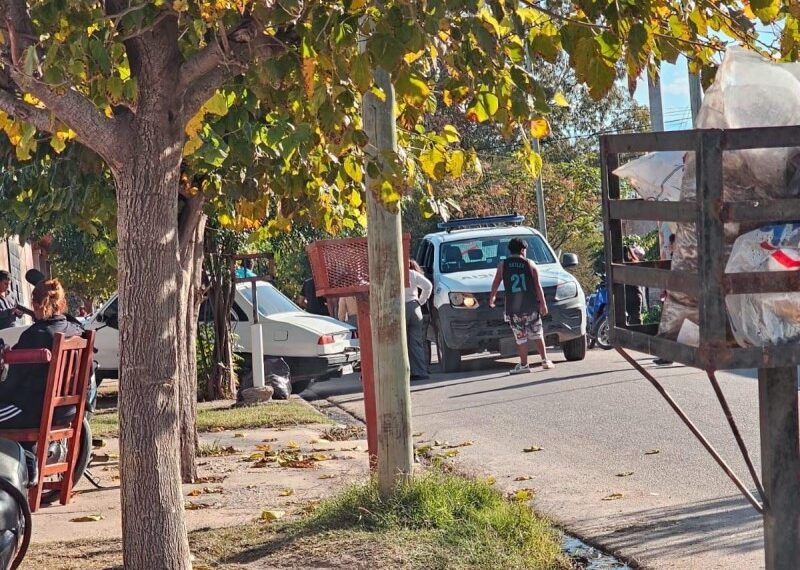 Le robaron el celular, lo rastreó con el GPS en una vivienda del barrio 26 de Mayo y los vecinos quisieron prender fuego la casa