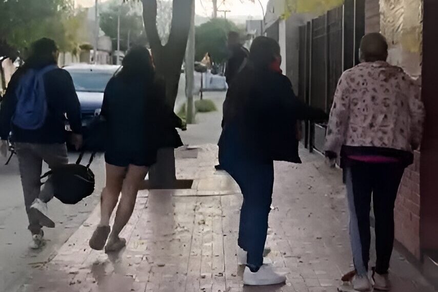 Policía acusado de golpear a su pareja fue a la casa del tío de la denunciante con el uniforme y generó un escándalo