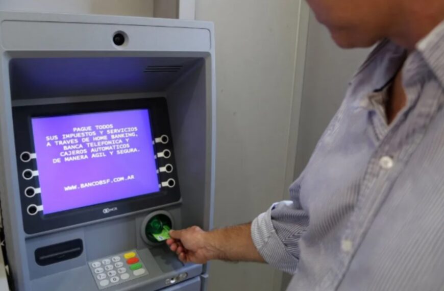 Procesan y embargan a un joven por robarle la tarjeta de débito a su suegra y usarla en un cajero automático