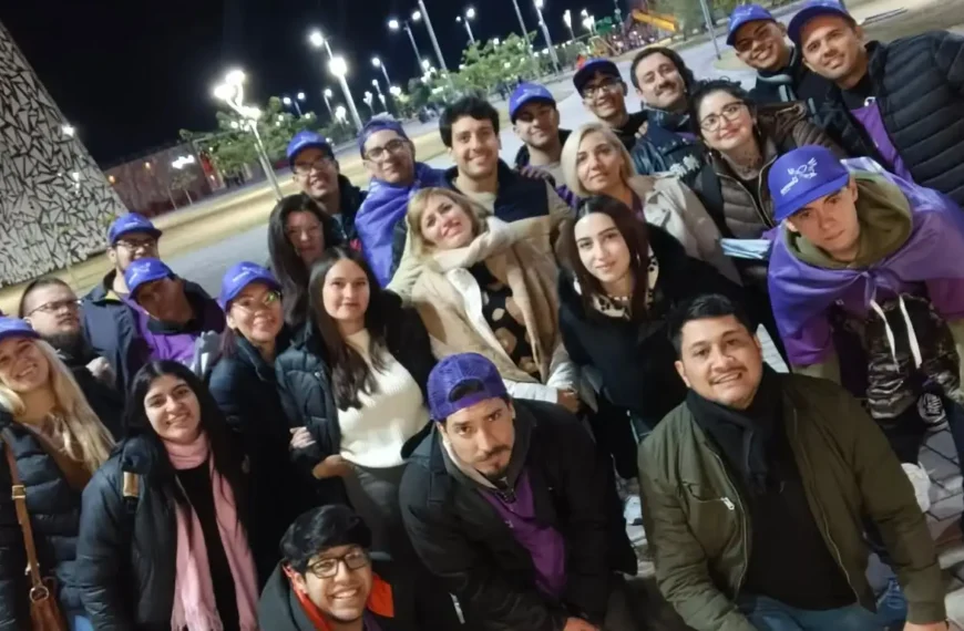 Militantes libertarios de La Rioja salieron a respaldar a Milei y a Martín Menem por los audios de Spagnuolo