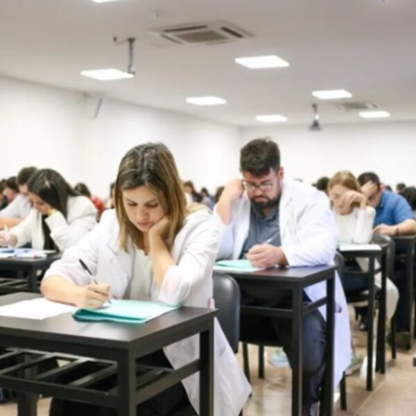 Los residentes médicos de La Rioja serán considerados trabajadores en planta transitoria y se cuestiona la eliminación del Examen Único