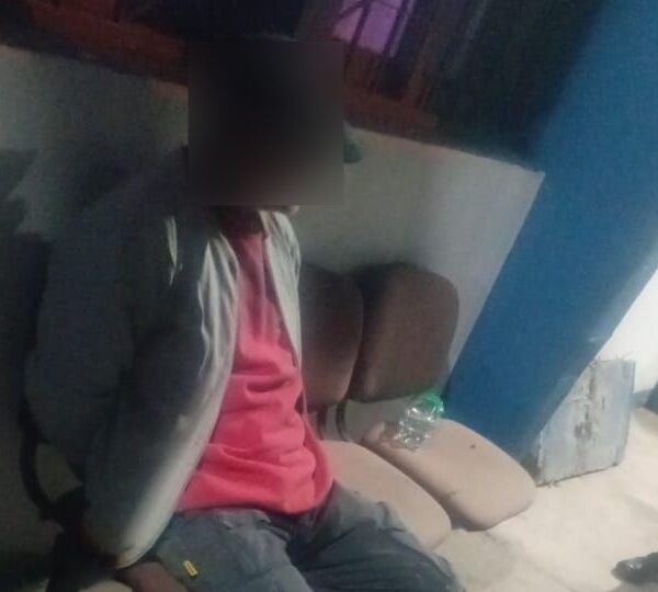 Detuvieron a un hombre por manosear a una mujer policía que caminaba por la avenida 1 de Marzo