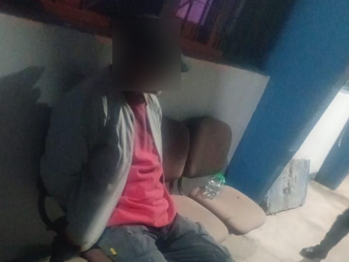Detuvieron a un hombre por manosear a una mujer policía que caminaba por la avenida 1 de Marzo