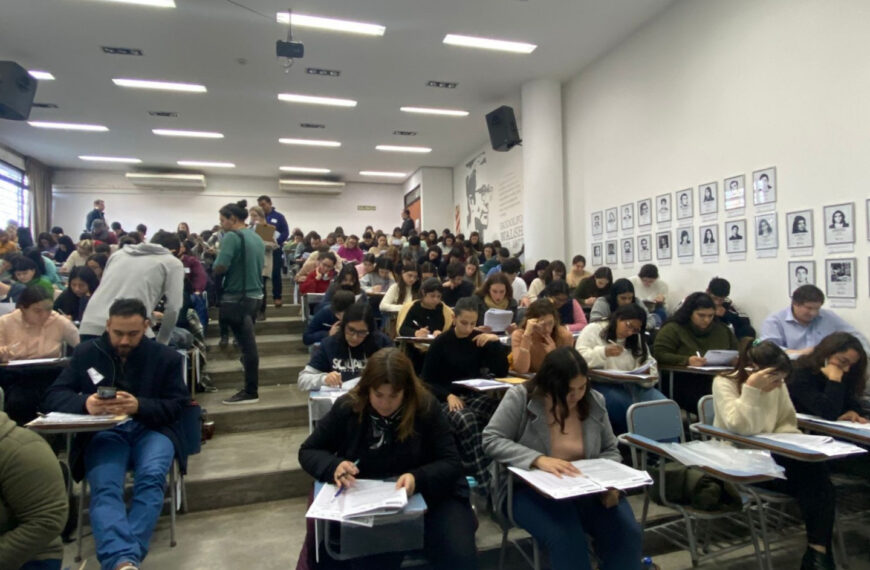 El Gobierno evalúa deportar a 109 jóvenes extranjeros que rindieron examen de residencia médica