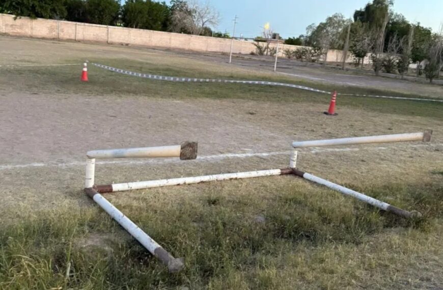 Un niño de 13 años, festejando un gol se colgó de un arco que cayó en su cabeza y murió