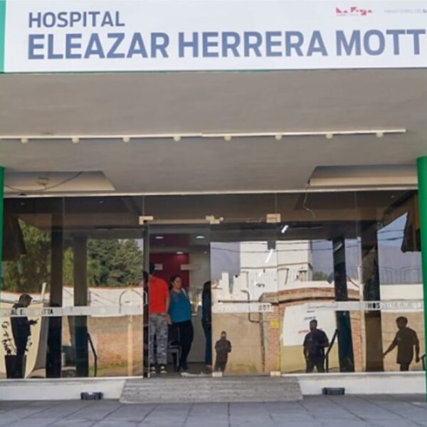 Buscan a dos personas que dispararon dos tiros a las piernas de un joven en Anguinán